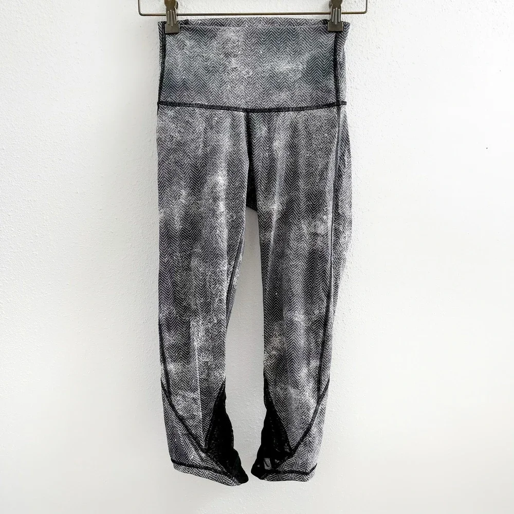 LULULEMON Essential Rhythm Crop Leggings Size 4